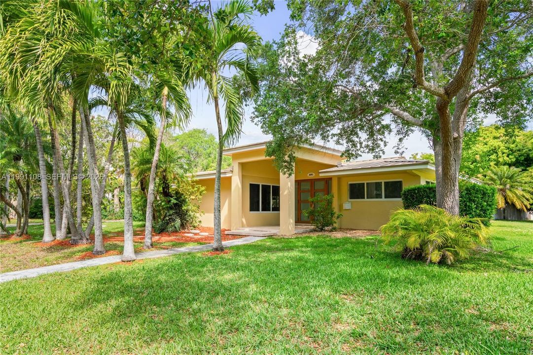 For Sale: $1,600,000 (3 beds, 2 baths, 2400 Square Feet)