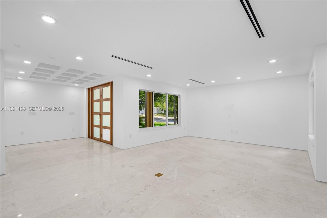For Sale: $1,600,000 (3 beds, 2 baths, 2400 Square Feet)