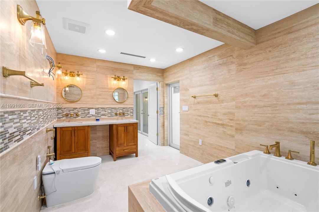 For Sale: $1,600,000 (3 beds, 2 baths, 2400 Square Feet)
