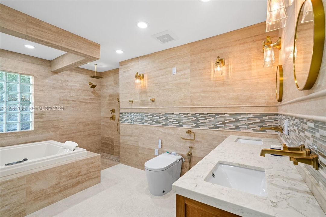 For Sale: $1,600,000 (3 beds, 2 baths, 2400 Square Feet)