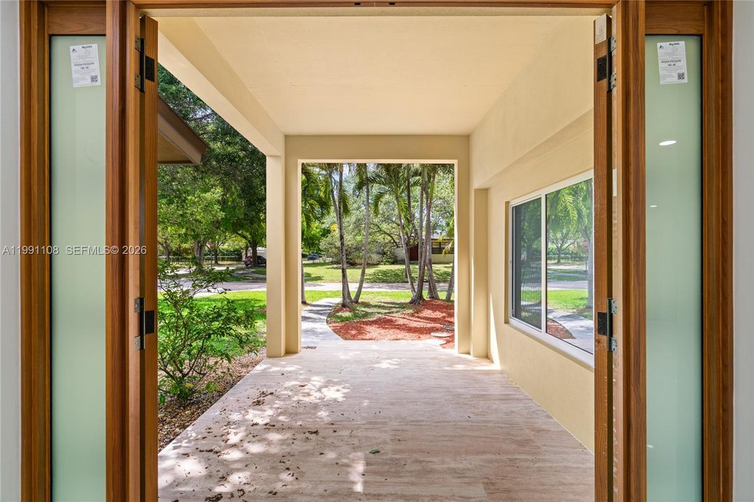 For Sale: $1,600,000 (3 beds, 2 baths, 2400 Square Feet)