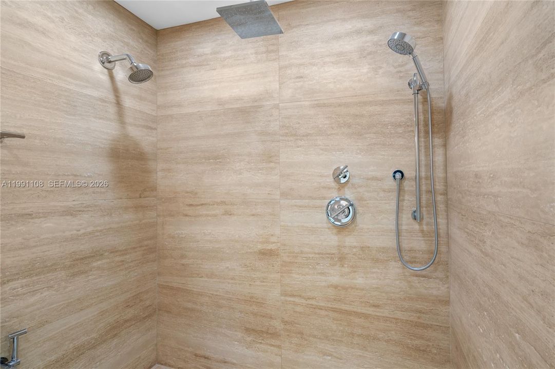 For Sale: $1,600,000 (3 beds, 2 baths, 2400 Square Feet)