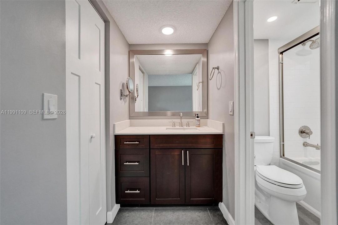 Activo con contrato: $264,900 (3 camas, 2 baños, 1260 Pies cuadrados)