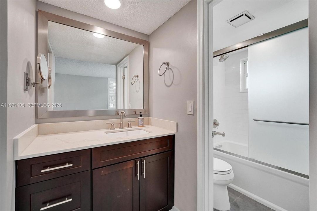 Activo con contrato: $264,900 (3 camas, 2 baños, 1260 Pies cuadrados)