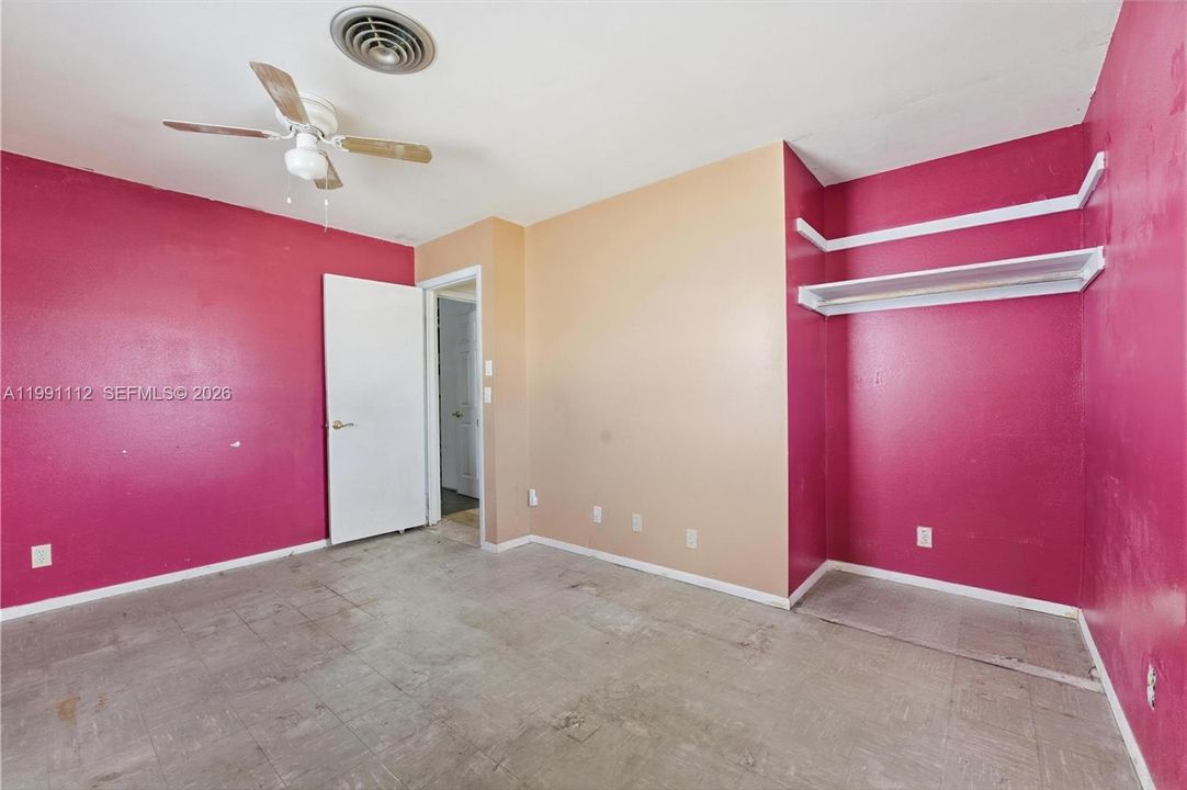 Vendido Recientemente: $465,000 (5 camas, 2 baños, 1933 Pies cuadrados)
