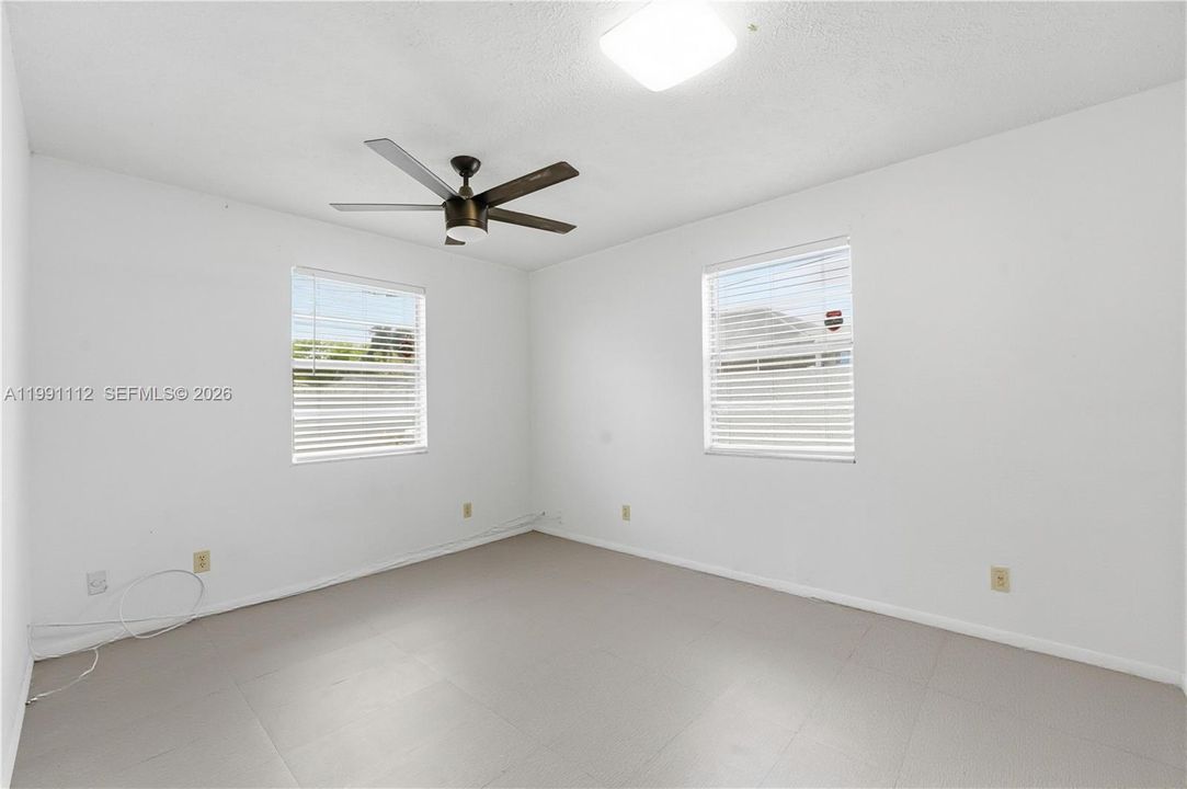 Vendido Recientemente: $465,000 (5 camas, 2 baños, 1933 Pies cuadrados)