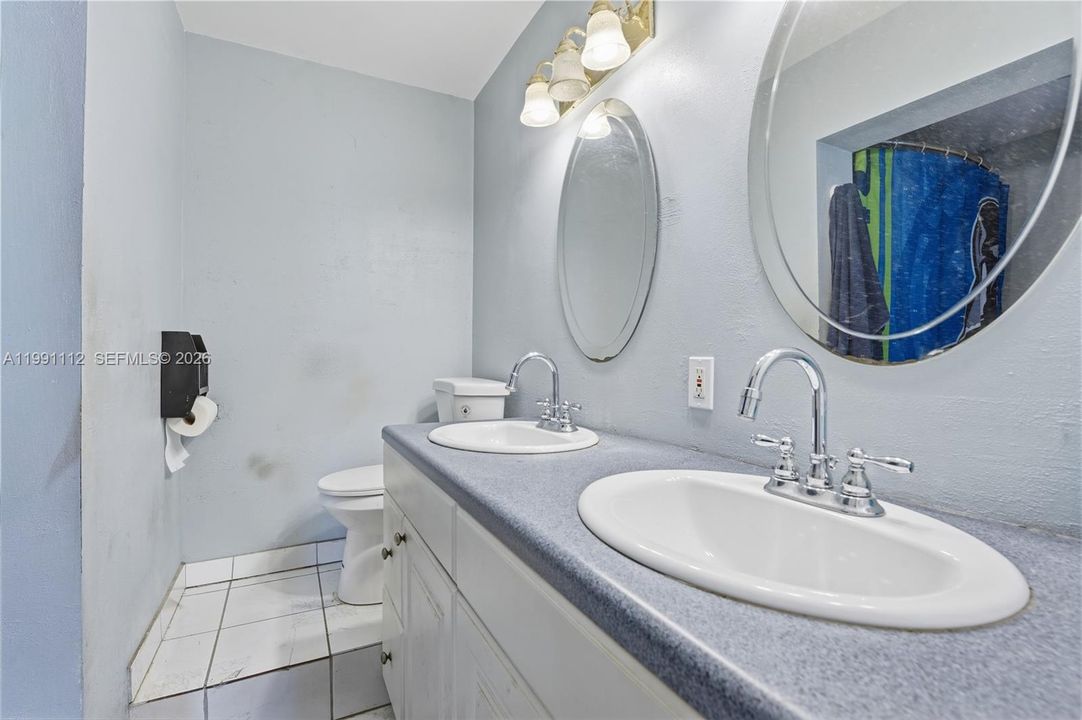Vendido Recientemente: $465,000 (5 camas, 2 baños, 1933 Pies cuadrados)