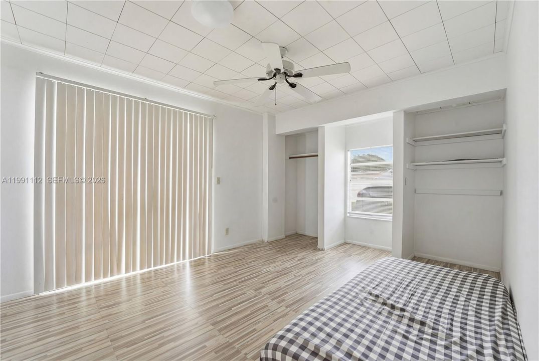 Vendido Recientemente: $465,000 (5 camas, 2 baños, 1933 Pies cuadrados)