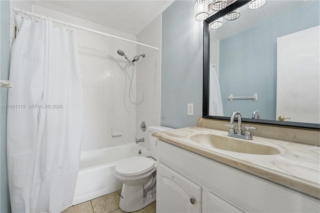 Vendido Recientemente: $465,000 (5 camas, 2 baños, 1933 Pies cuadrados)
