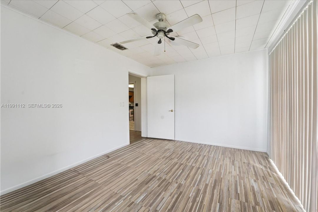 Vendido Recientemente: $465,000 (5 camas, 2 baños, 1933 Pies cuadrados)