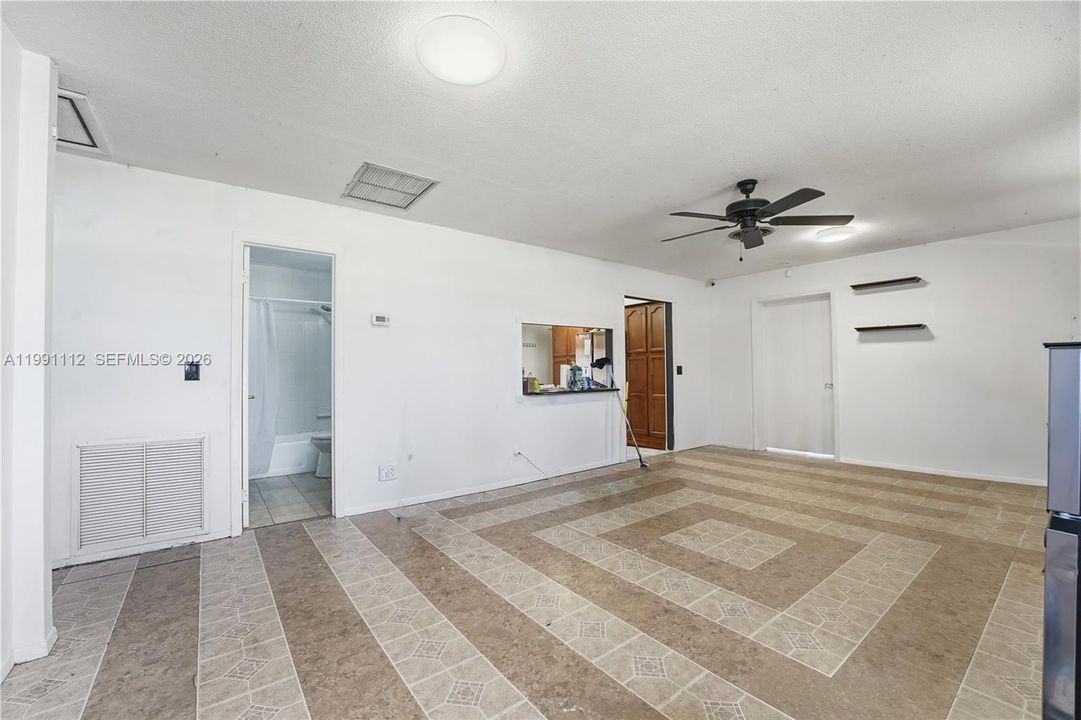 Vendido Recientemente: $465,000 (5 camas, 2 baños, 1933 Pies cuadrados)