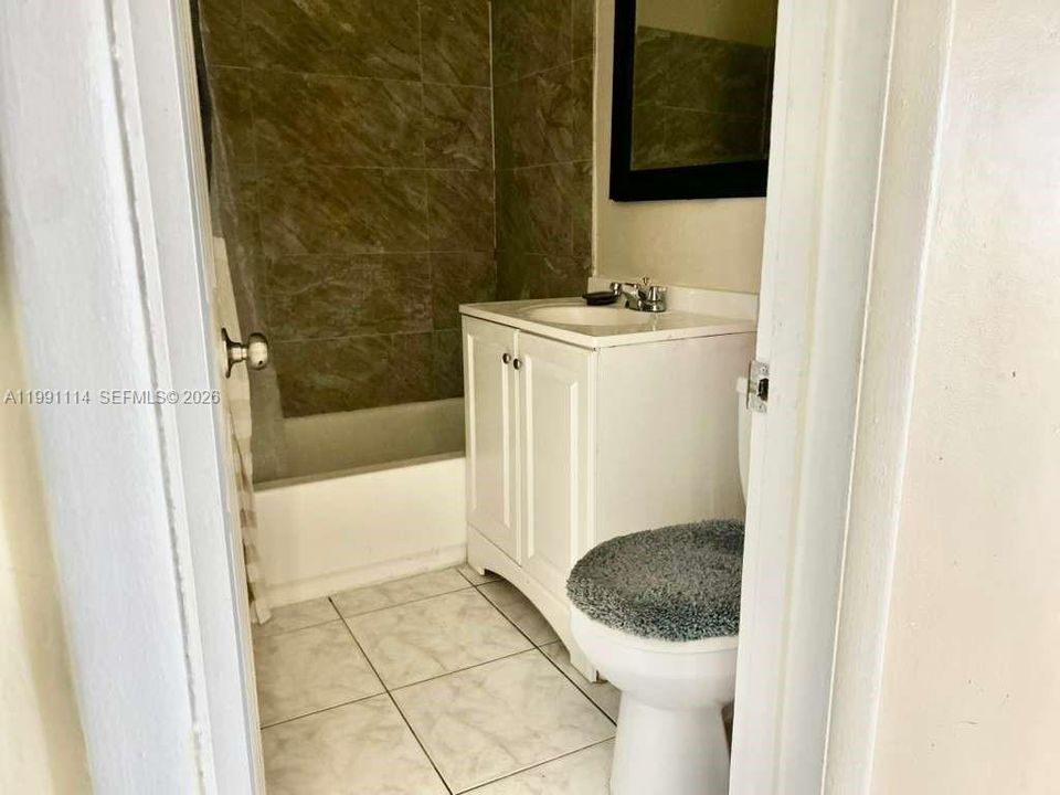 Под контрактом: $449,000 (4 спален, 2 ванн, 1430 Квадратных фут)