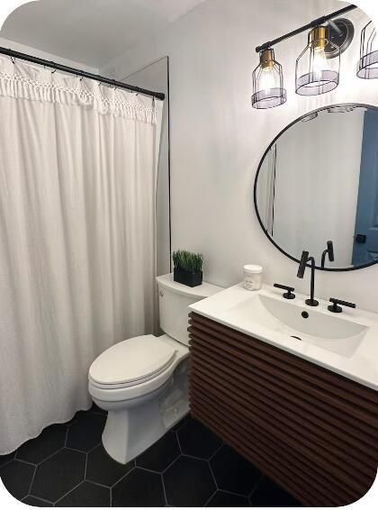 1795 - guest bathroom with bathtub