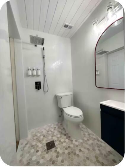 1795 - beachy masterbathroom step in sho