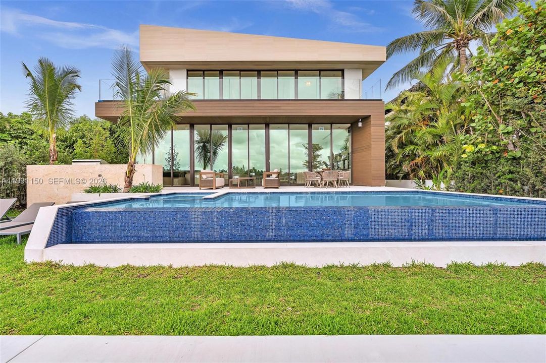 На продажу: $15,750,000 (5 спален, 6 ванн, 5094 Квадратных фут)
