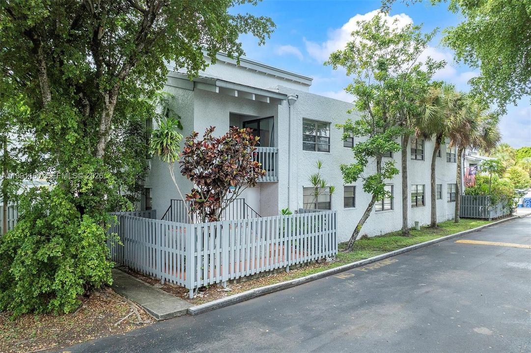 В аренду: $2,850 (3 спален, 2 ванн, 1235 Квадратных фут)