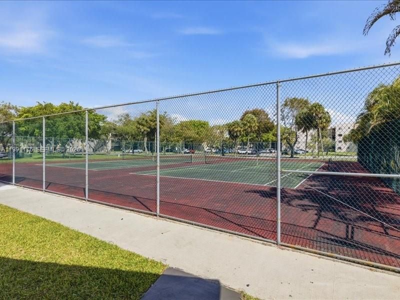 Activo con contrato: $276,500 (2 camas, 2 baños, 965 Pies cuadrados)
