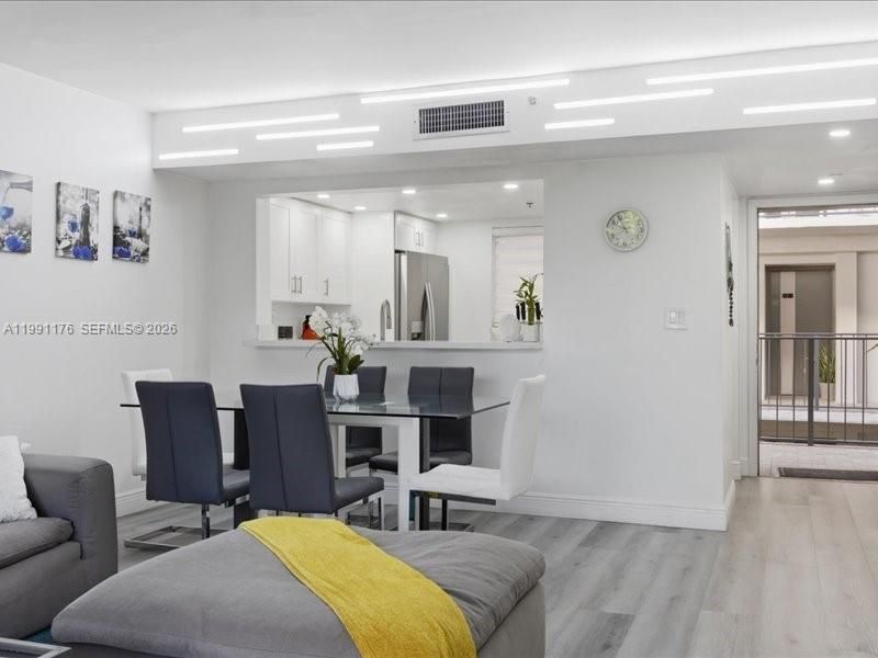 Activo con contrato: $276,500 (2 camas, 2 baños, 965 Pies cuadrados)