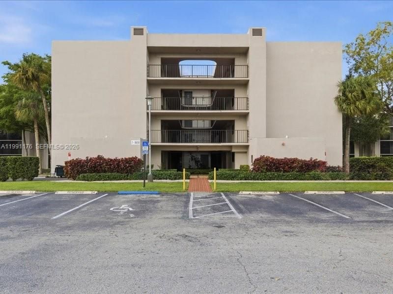 Activo con contrato: $276,500 (2 camas, 2 baños, 965 Pies cuadrados)