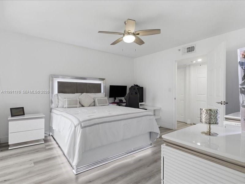 Activo con contrato: $276,500 (2 camas, 2 baños, 965 Pies cuadrados)