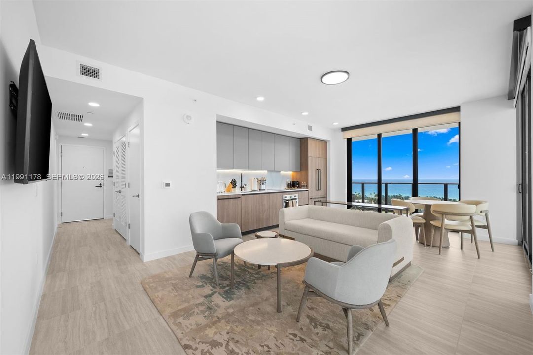For Sale: $1,750,000 (2 beds, 2 baths, 884 Square Feet)