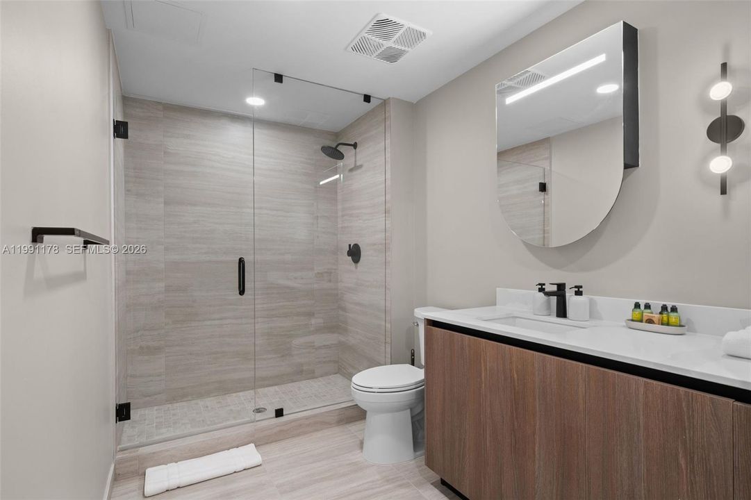 For Sale: $1,750,000 (2 beds, 2 baths, 884 Square Feet)