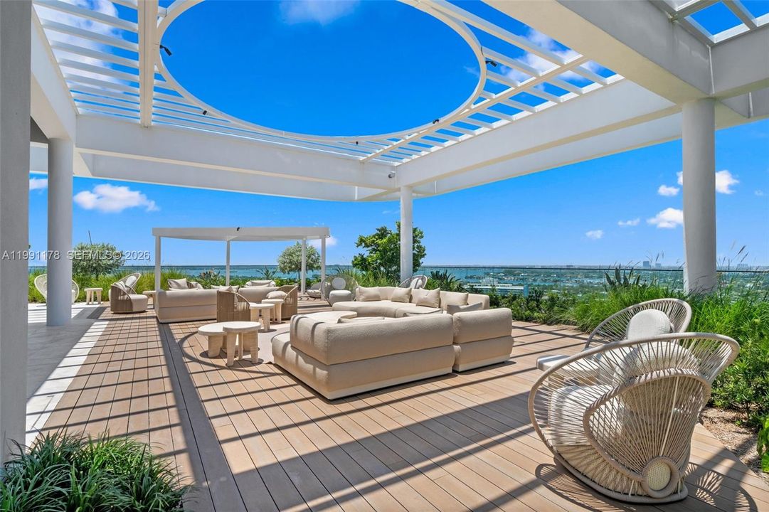 For Sale: $1,750,000 (2 beds, 2 baths, 884 Square Feet)