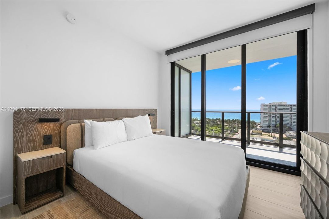 For Sale: $1,750,000 (2 beds, 2 baths, 884 Square Feet)