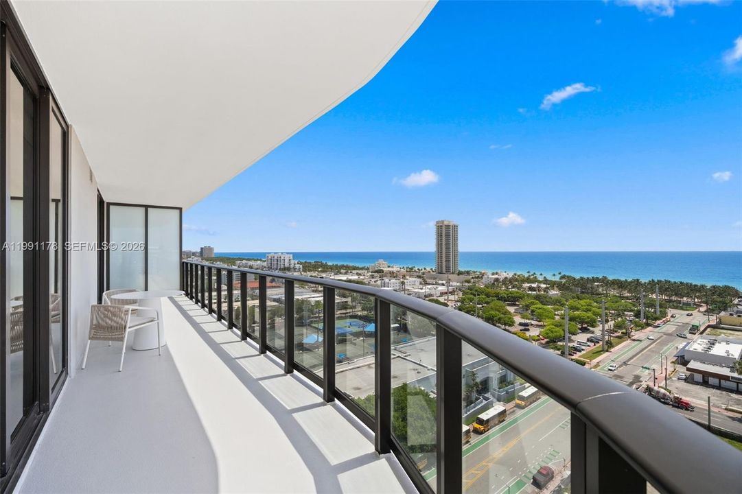 For Sale: $1,750,000 (2 beds, 2 baths, 884 Square Feet)