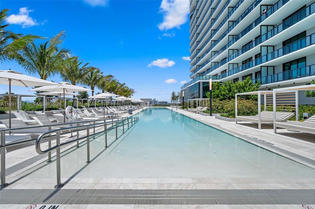 For Sale: $1,750,000 (2 beds, 2 baths, 884 Square Feet)