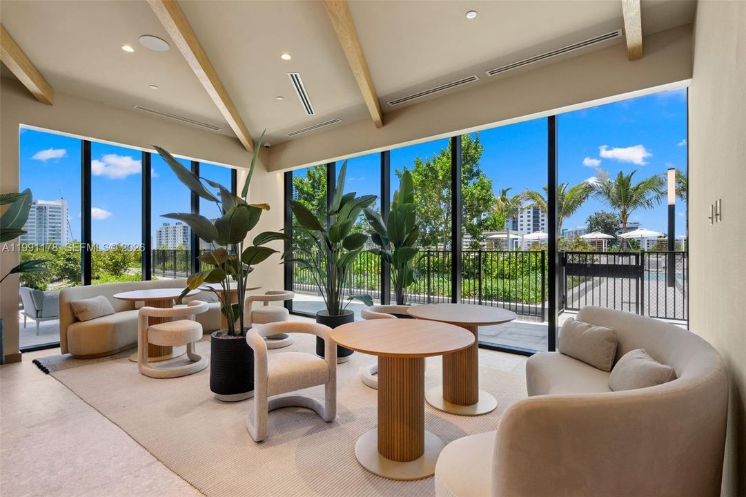 For Sale: $1,750,000 (2 beds, 2 baths, 884 Square Feet)