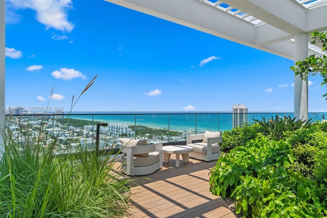 For Sale: $1,750,000 (2 beds, 2 baths, 884 Square Feet)