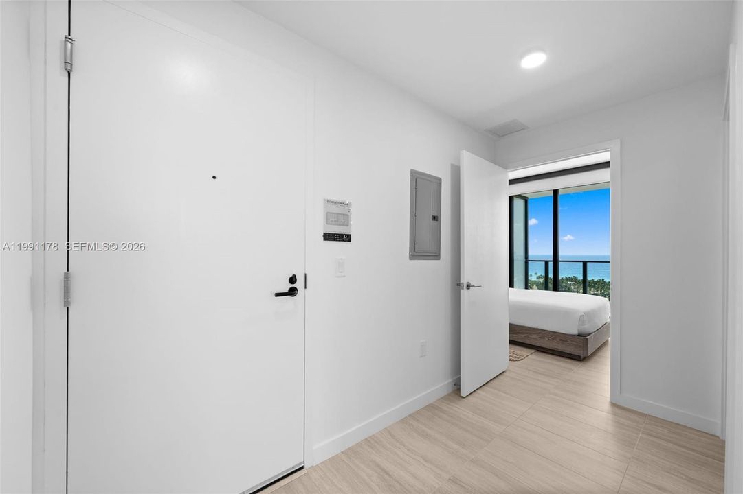 For Sale: $1,750,000 (2 beds, 2 baths, 884 Square Feet)