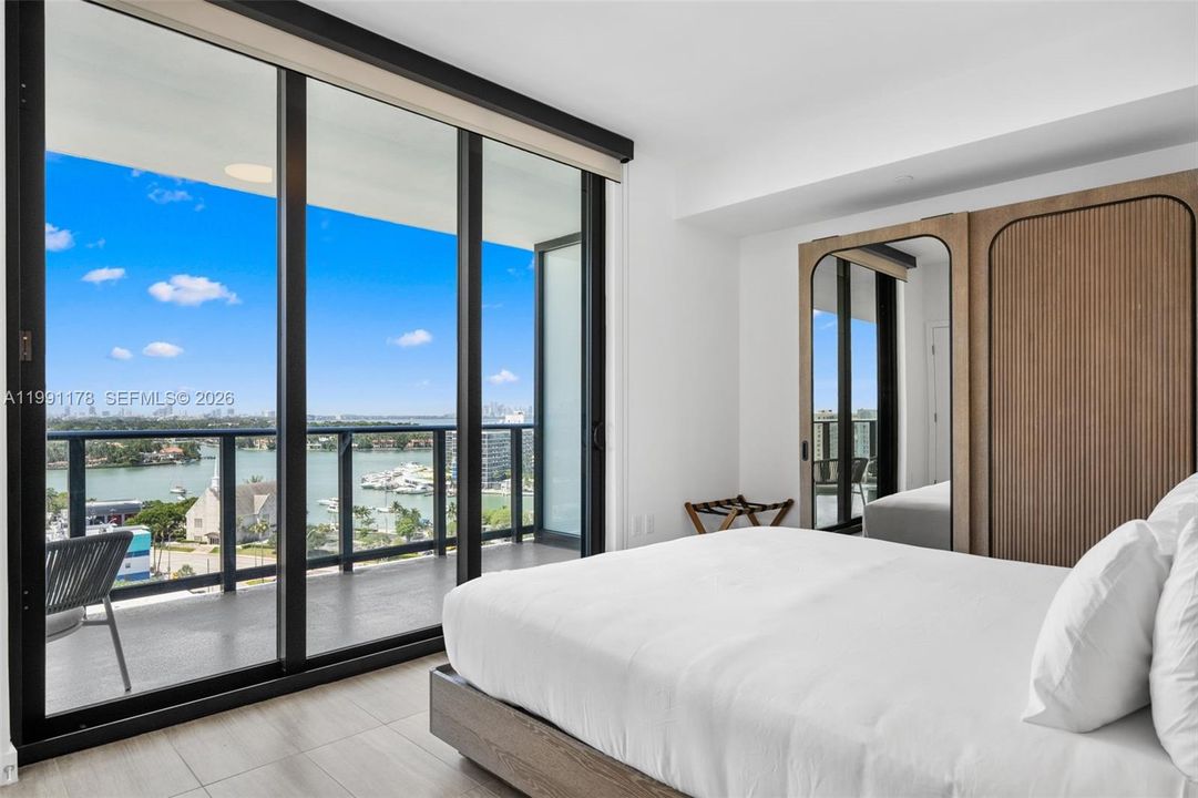 For Sale: $1,750,000 (2 beds, 2 baths, 884 Square Feet)