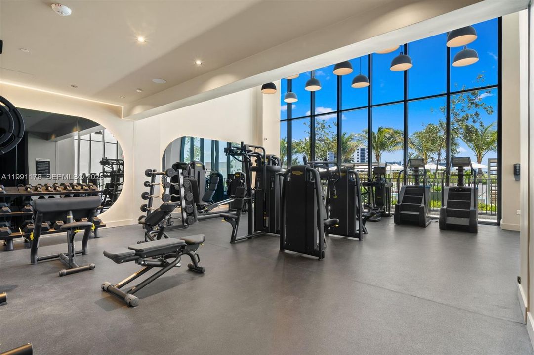 For Sale: $1,750,000 (2 beds, 2 baths, 884 Square Feet)