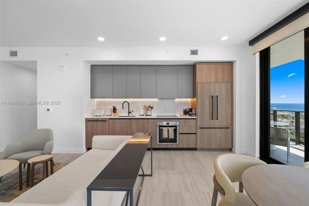 For Sale: $1,750,000 (2 beds, 2 baths, 884 Square Feet)