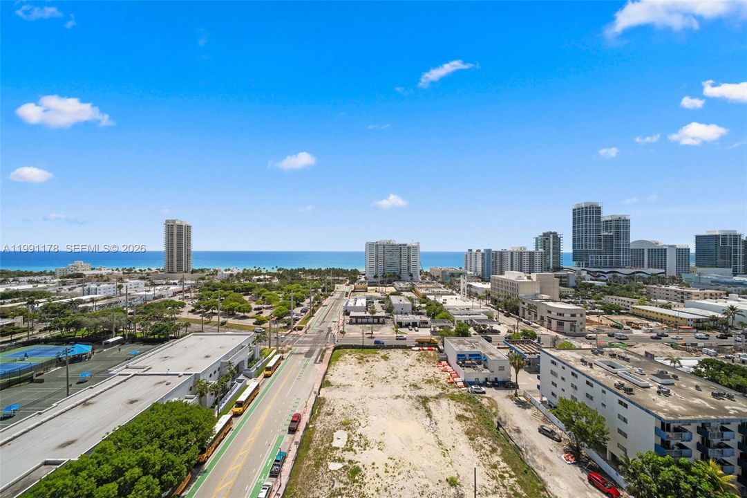 For Sale: $1,750,000 (2 beds, 2 baths, 884 Square Feet)