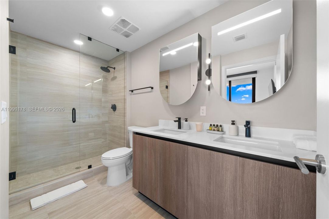For Sale: $1,750,000 (2 beds, 2 baths, 884 Square Feet)