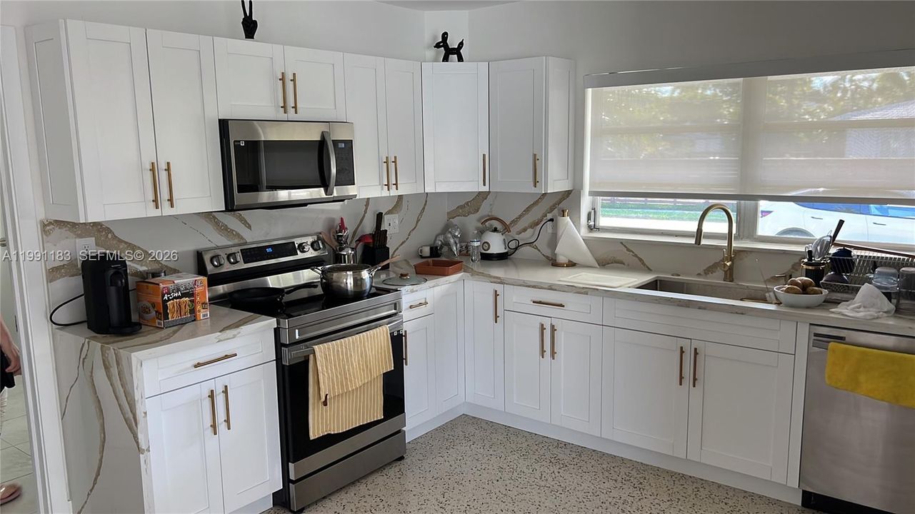 For Rent: $8,950 (3 beds, 2 baths, 2338 Square Feet)