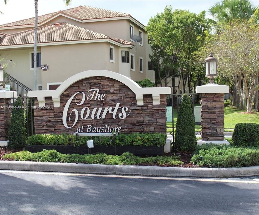 En Venta: $275,000 (2 camas, 2 baños, 817 Pies cuadrados)