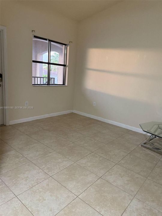 En Venta: $275,000 (2 camas, 2 baños, 817 Pies cuadrados)