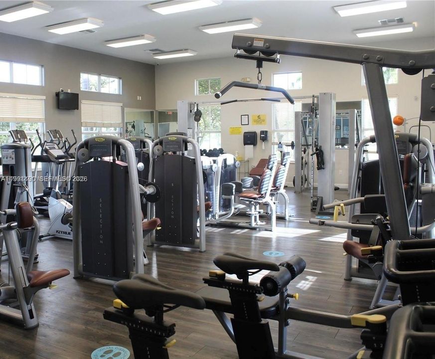 En Venta: $275,000 (2 camas, 2 baños, 817 Pies cuadrados)