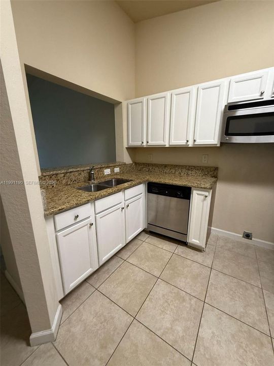 En Venta: $275,000 (2 camas, 2 baños, 817 Pies cuadrados)