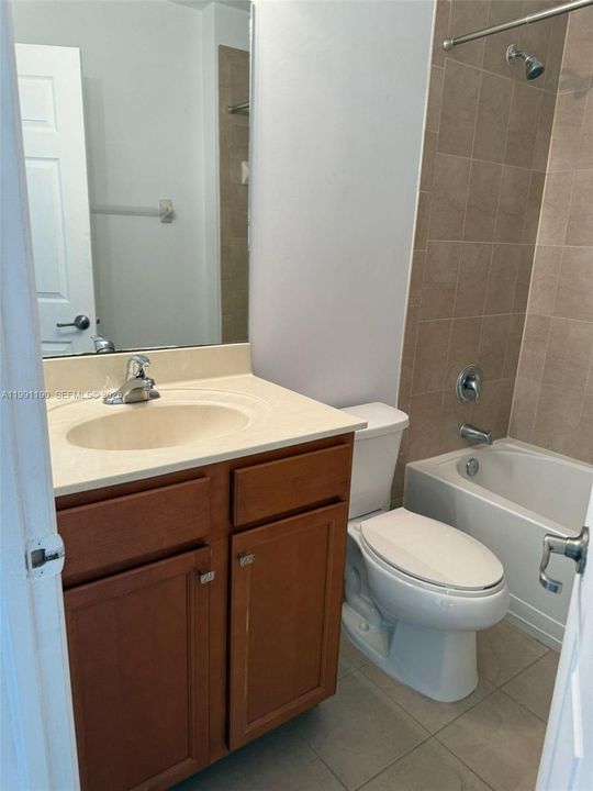 En Venta: $275,000 (2 camas, 2 baños, 817 Pies cuadrados)