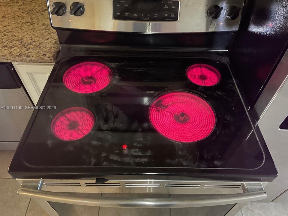 En Venta: $275,000 (2 camas, 2 baños, 817 Pies cuadrados)