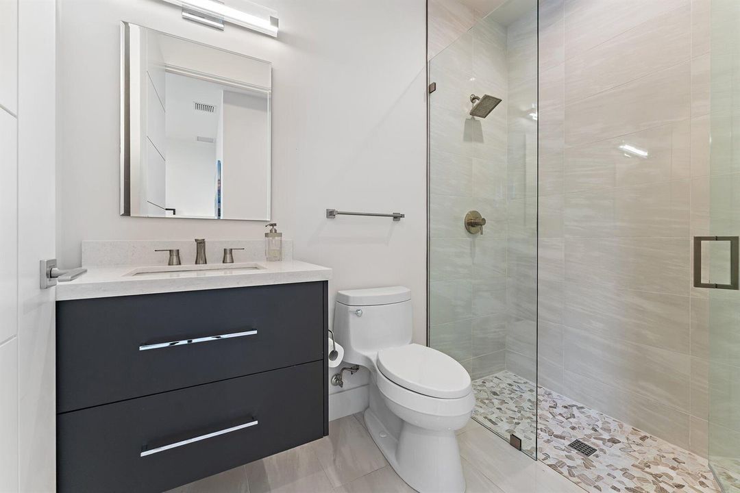 1st FL Guest Bath
