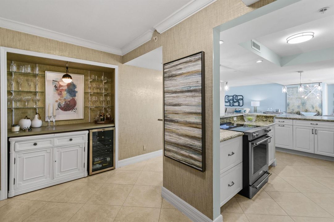 Iradescent Grasscloth Wall Covering