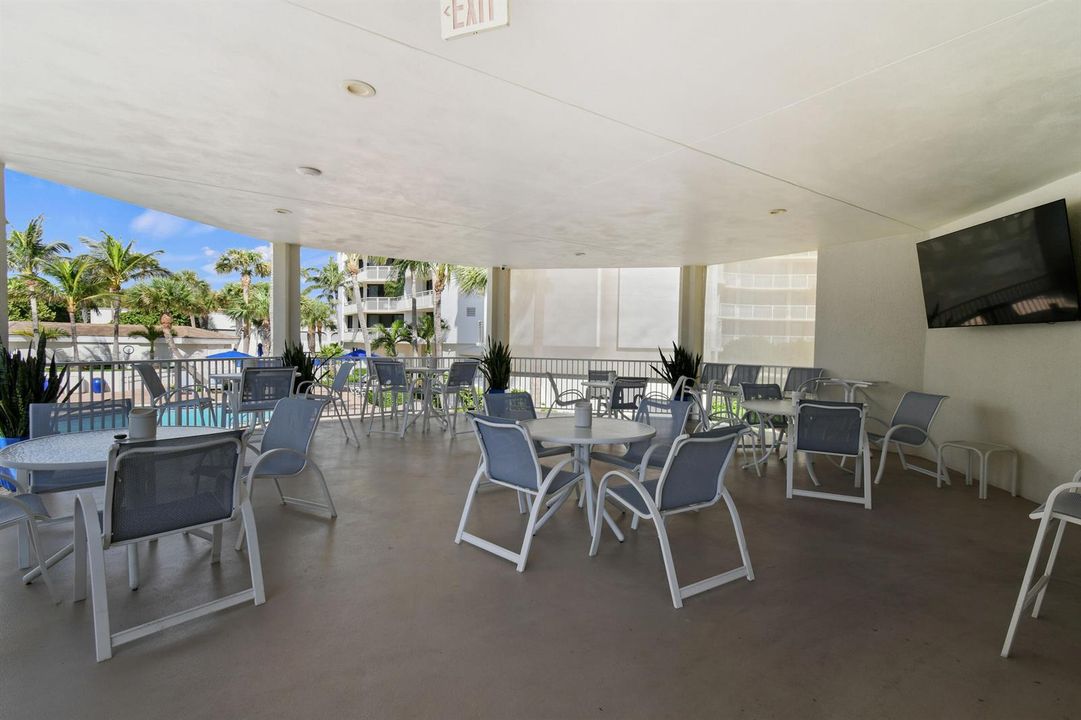 Poolside Cafe