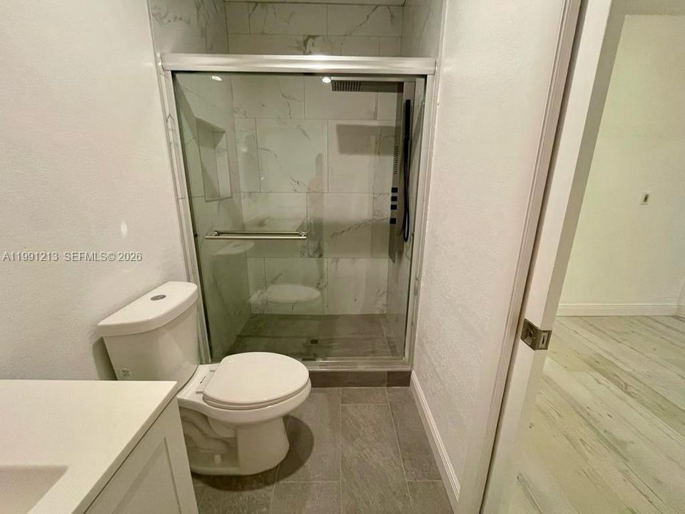 出租: $1,400 (1 贝兹, 1 浴室, 1079 平方英尺)