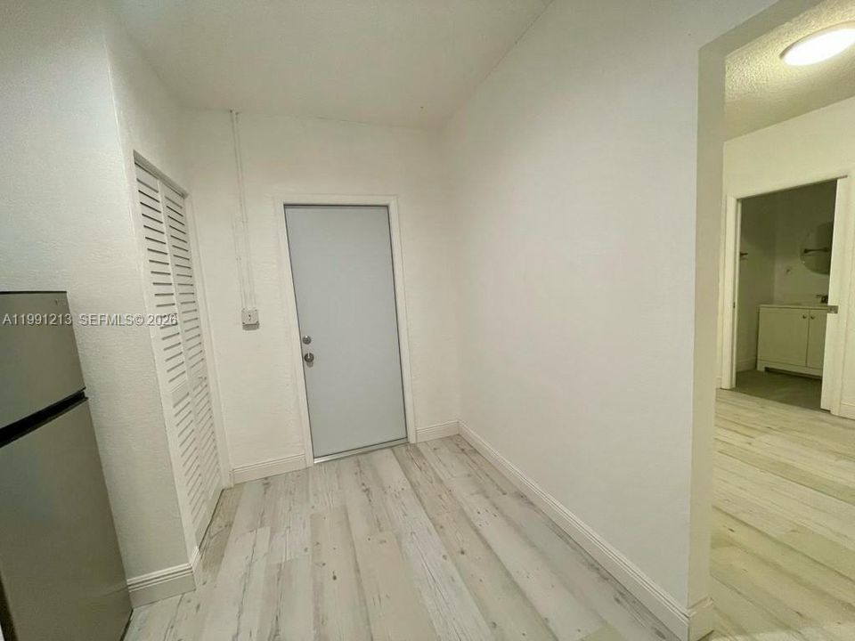 出租: $1,400 (1 贝兹, 1 浴室, 1079 平方英尺)